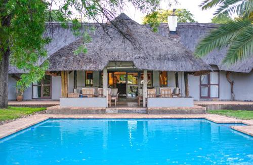 Beestekraal Cabin | Mziki Safari Lodge