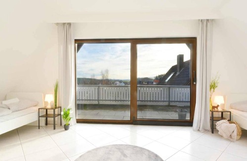 Simonshofen Apartment | Nü09 - Schöne Ferienwohnung mit Balkon in Lauf an der Pegnitz bei Nürnberg, 110qm, 4 Zimmer, Max. 8 Personen