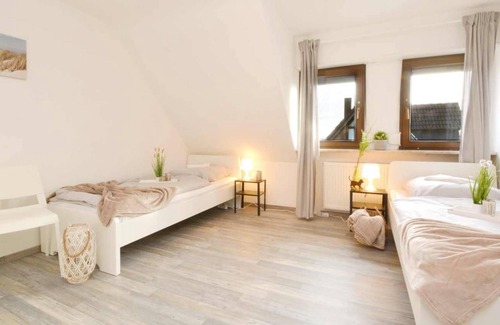 Simonshofen Apartment | Nü09 - Schöne Ferienwohnung mit Balkon in Lauf an der Pegnitz bei Nürnberg, 110qm, 4 Zimmer, Max. 8 Personen