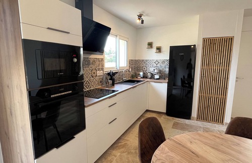 Sagries Apartment | N°4 Le Clos de l'Oliveraie - Balcony - 1st floor - 1 bed, Le Clos de l'Oliveraie Appt 4