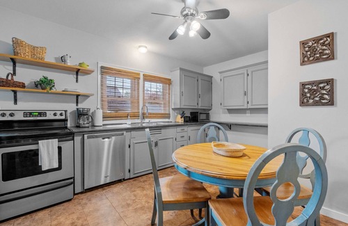 Manchester House | N End Single Fam. 4 Bed/2Ba w/office & Private W/D