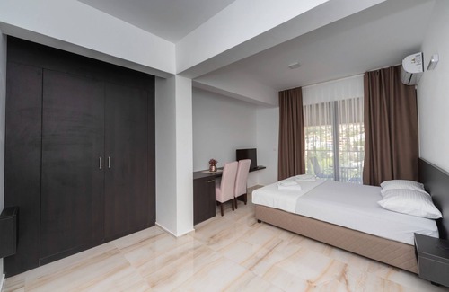 Sutomore Hotel | N Hotel