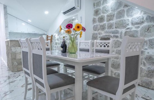 Risan Apartment | N&N