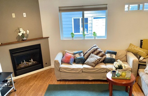 Northgate House | N Seattle home-Master Suite&Large living space