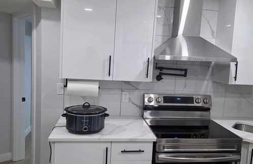 West Edmonton House | n13 minutes to West Edmonton Mall. Cozy two bedrooms