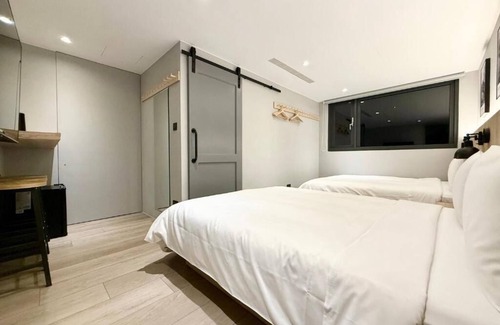 University District House | N2 Hotel