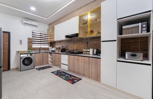 Ofin House | n3BR Lekki | 5min to Beach | Perfect for Couple Family+ Free Airport fast track
