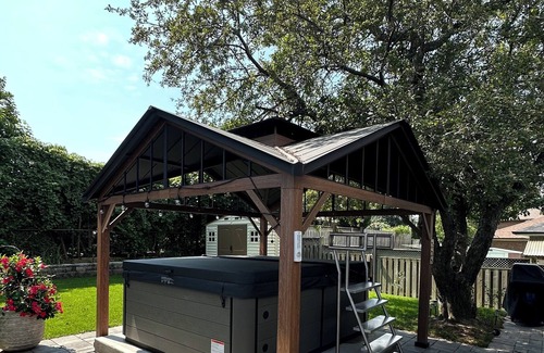 Richview House | N7 Castle Green Retreat - Hot Tub