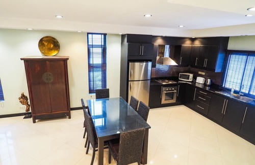 Na Chom Thian Resort | Na Jomtien 20 BR Resort Near Beach for 20 People