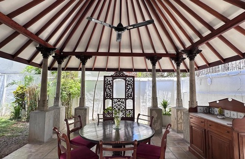 Kollupitiya Villa | nA unique 3-bedroom private retreat nestled in the heart of Colombo!