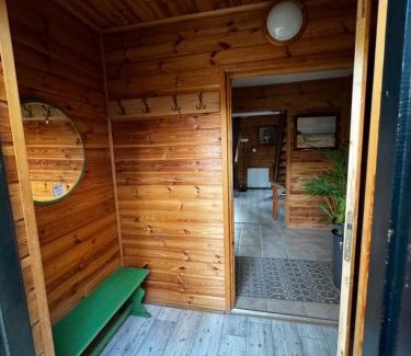 Gietrzwald House | Na Zboczu - Rodzinny Domek w Lesie na Mazurach z Basenem i Sauną