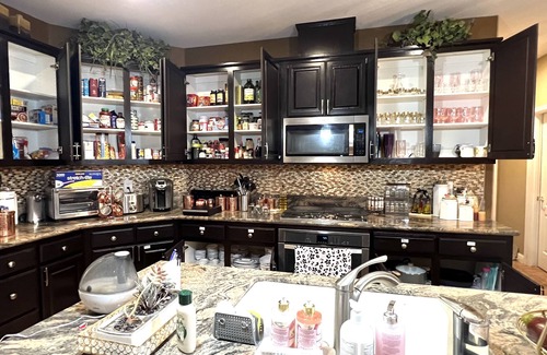 Tracy House | Nabor(8) lovely comfy suite with 2 beds quite safe with private bathroom
