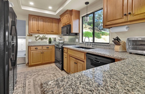 Oak Shores House | Naci Lakeview Retreat - Spa and Game Room!
