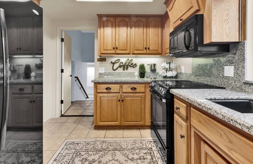 Oak Shores House | Naci Lakeview Retreat - Spa and Game Room!
