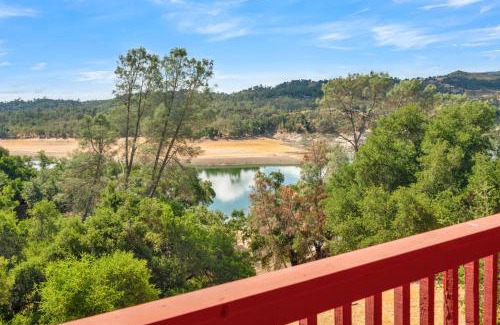 Oak Shores House | Naci Lakeview Retreat