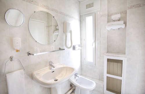 Pere Lachaise Hotel | Nadaud Hôtel