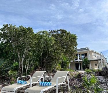 Discovery Bay House | Nadhi - Waterfront House
