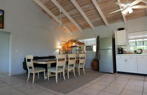 Discovery Bay House | Nadhi - Waterfront House