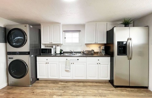 Springville House | Nadia's Cozy Casita: Cute, Convenient & Pet-Friendly