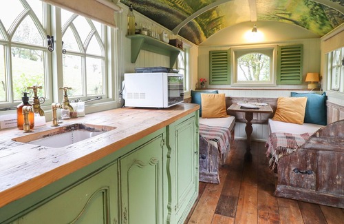 Newcastle-on-Clun Cottage | NADINE, pet friendly, with open fire in Beguildy