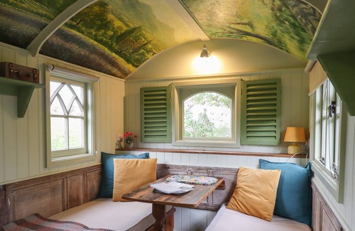 Newcastle-on-Clun Cottage | NADINE, pet friendly, with open fire in Beguildy