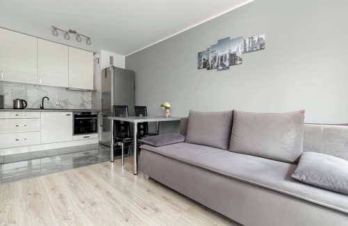 Gdynia Apartment | Nadmorskie Tarasy 15 | Gdynia | White and Grey Apartment | Parking | Desk | Balc