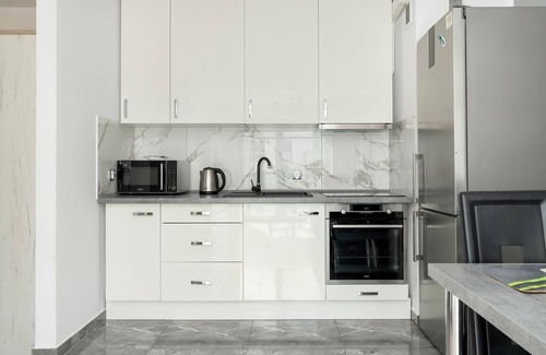 Gdynia Apartment | Nadmorskie Tarasy 15 | Gdynia | White and Grey Apartment | Parking | Desk | Balc