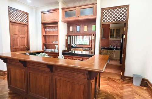 Chiang Mai Villa | Nadoo Thai Lanna-style luxurious private pool villa.five bedrooms.