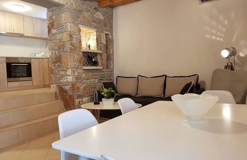 Nafplion City Centre House | Nafplio Cosy Mountain Cottage