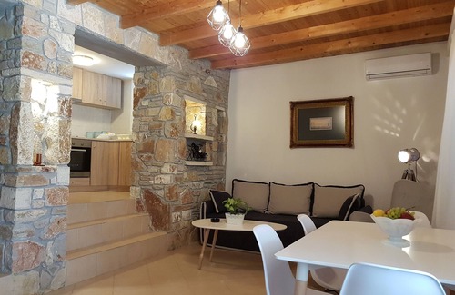 Nafplion City Centre House | Nafplio Cosy Mountain Cottage