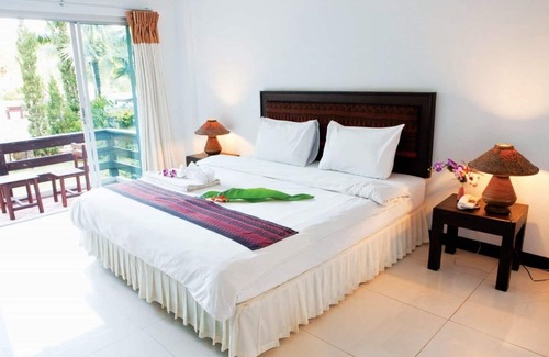 Ban Khao Hotel | Nakhaburi Hotel & Resort