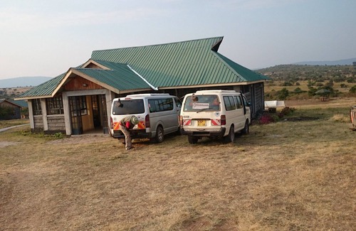 Maasai Mara Cabin | Nalepomara Lodge- 700m from Olelaimutia Gate Masai Mara National Reserve