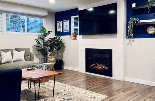 Westgate House | Namastay in Edmonds Guest Suite