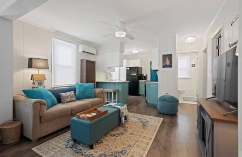 Lexington House | Namaste on Huron! Walk to beach, couples getaway!