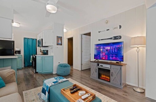 Lexington House | Namaste on Huron! Walk to beach, couples getaway!