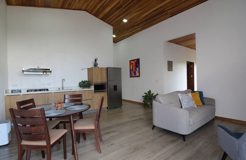 La Lindora House | Nambi Monteverde