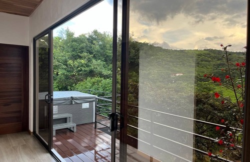 La Lindora House | Nambi Monteverde