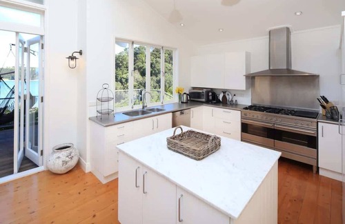 Waiheke Island Villa | Nameless Bay Lodge | Stay Waiheke