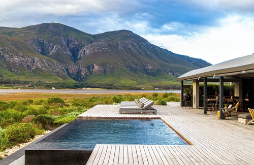 Stanford Villa | nAn exclusive retreat on the water's edge in a 160-hectare Fynbos wilderness.
