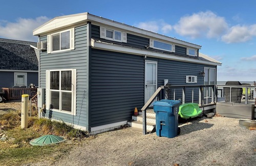 Oak Harbor House | Nana and Papa’s Tiny beach house with private beach and amazing views