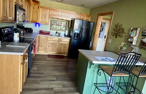 Hiawassee Cabin | Nana B’s beautiful mountain retreat. Pet friendly! Only 3 miles to Lake Chatuge!