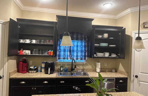 Valdosta House | Nana & PopPop’s Place nget away for Wild Adventures theme park
