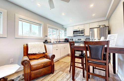 Ocean Park Apartment | Nana's Cottage by Bayley Vacation Rentals