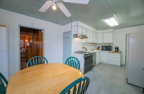 Peter Pan House | Nana's Cottage Retreat - Charming rustic cabin, Smart TV, Fenced Lot, BBQ