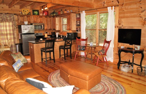 Murphy Cabin | Nana's Creekside - peaceful setting on a stream
