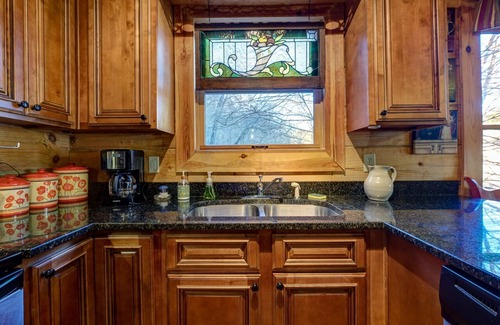 Murphy Cabin | Nana's Creekside - peaceful setting on a stream