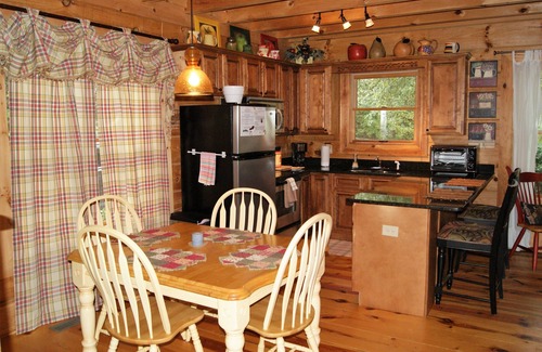 Murphy Cabin | Nana's Creekside - peaceful setting on a stream