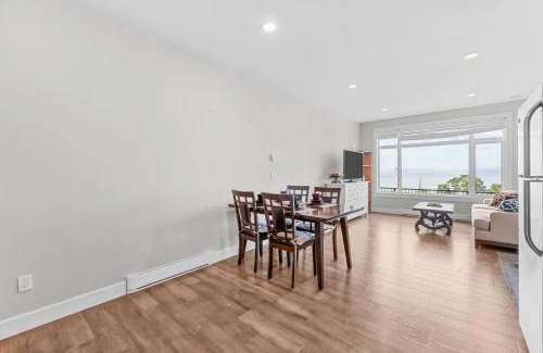 Regional District of Nanaimo House | Nanaimo 2BR Oceanview Suite w/Kitchen & Laundry