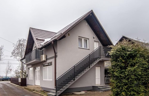 Radauti Apartment | Nannie Apartaments Skenges