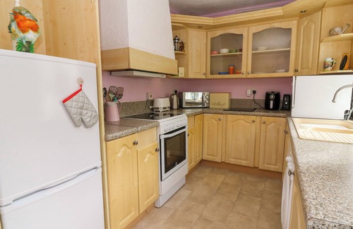 Llanfyrnach Cottage | NANNY JILL'S CABIN, pet friendly, with a garden in Crymych